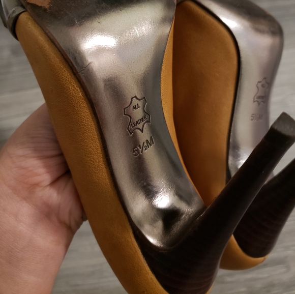 Tory Burch Embellished Peep-toe Brown Pumps size 5.5 - Picture 9 of 14